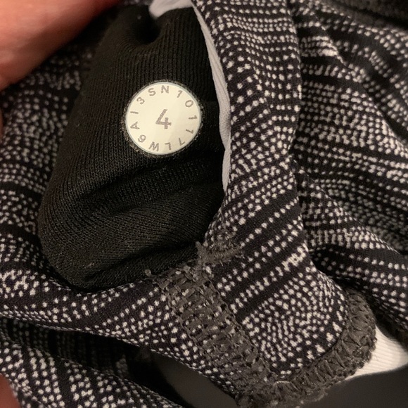 Lululemon Wunder Under Crop Bit Point Black ice grey  Sz 4 Cropped High Rise - Picture 3 of 10